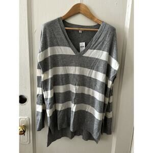 Gap‎ Grey And White Large Stripe V Neck Sweater NWT | M